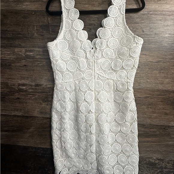 Minuet White Sheath Lace V-Neck Mini Dress - Picture 6 of 9